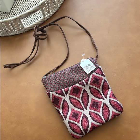 Maruca Handbags - NWT Maruca Design Cupcake Tapestry Crossbody Bag